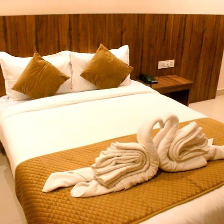 Hotel Sakura Inn Hosūr Extérieur photo