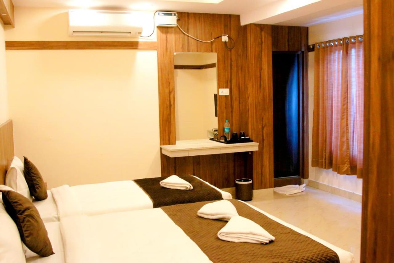 Hotel Sakura Inn Hosūr Extérieur photo