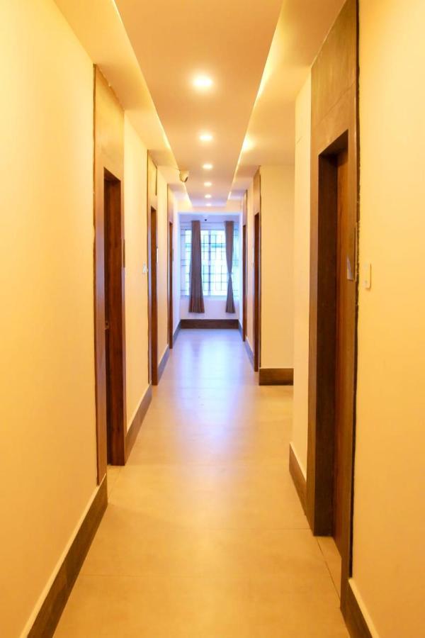 Hotel Sakura Inn Hosūr Extérieur photo