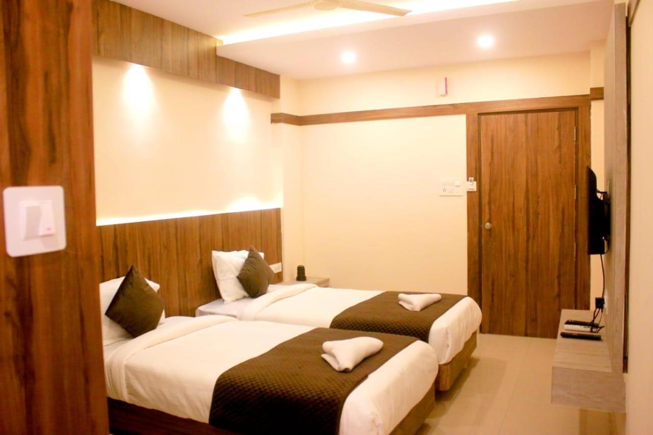 Hotel Sakura Inn Hosūr Extérieur photo