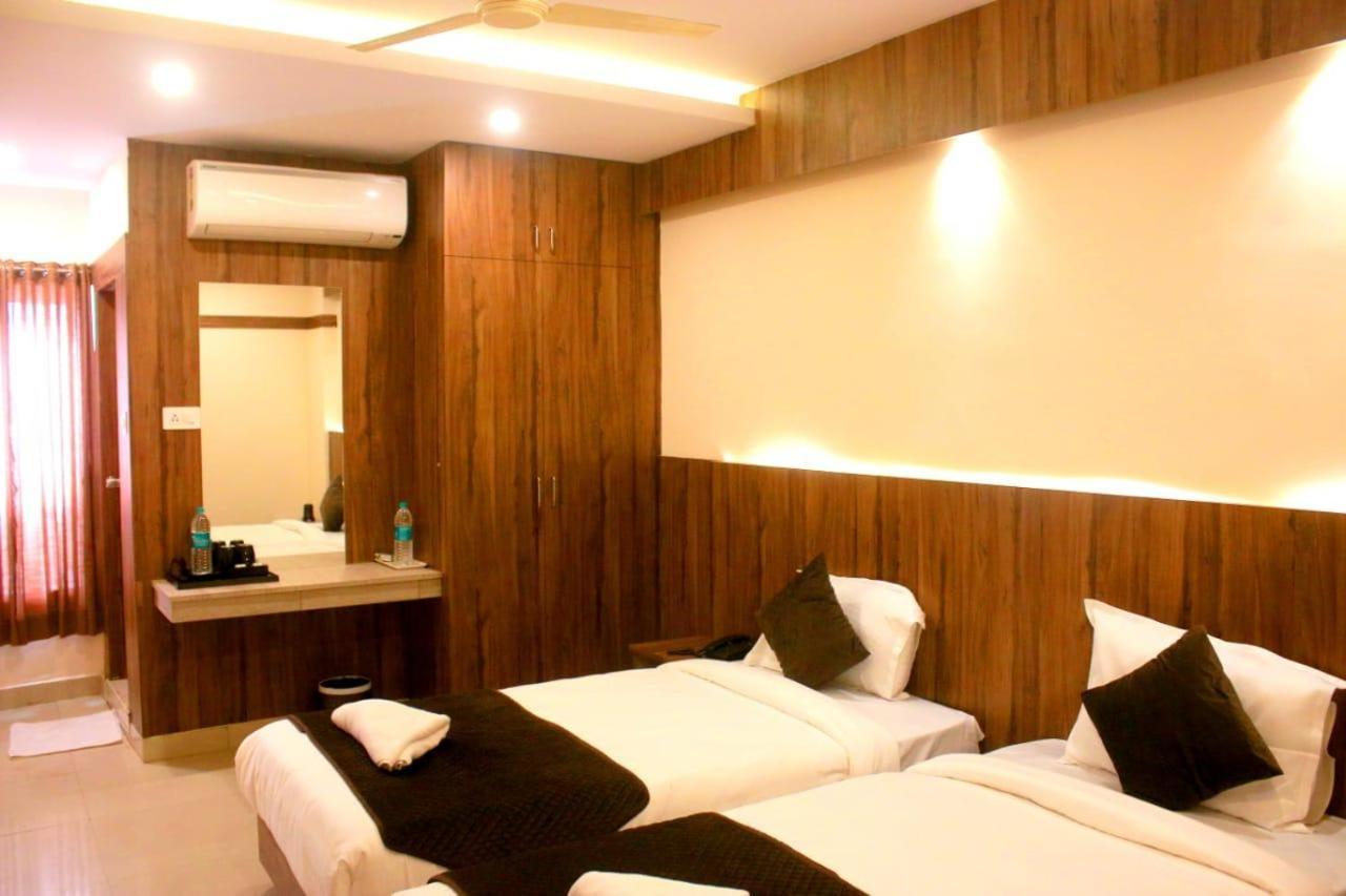 Hotel Sakura Inn Hosūr Extérieur photo